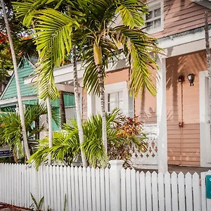 courtneys-place-historic-cottages-inns.hotels-in-key-west.com/